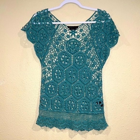 BCBGMAXAZRIA boho crochet knitted lace blouse top women’s size Small - Picture 1 of 5